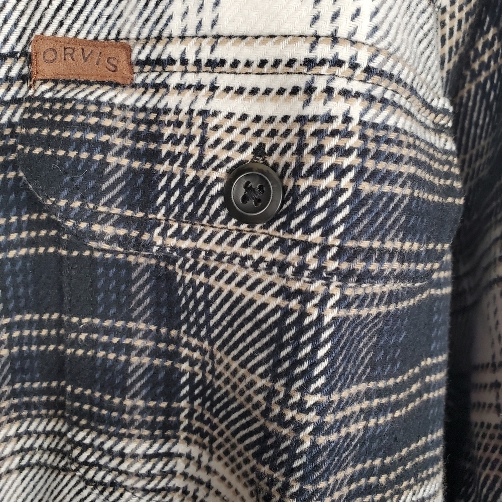 Orvis Men's Black and White Plaid Flannel Shacket. MED.  0158 - Picture 6 of 11